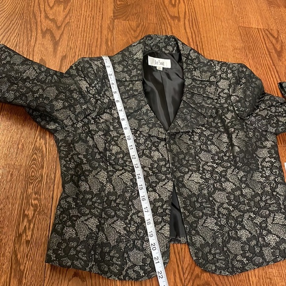 LE SUIT floral lace like print black grey, rounded pleated collar open front 14 - Picture 9 of 13